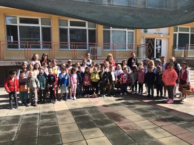 Гиздави лазарки огласиха двора на детска градина  "Слънце" 9