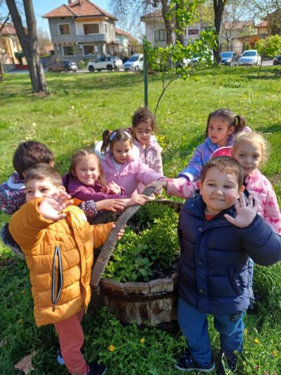 С любов към природата: ДГ "Слънце" отбеляза Седмицата на гората  9
