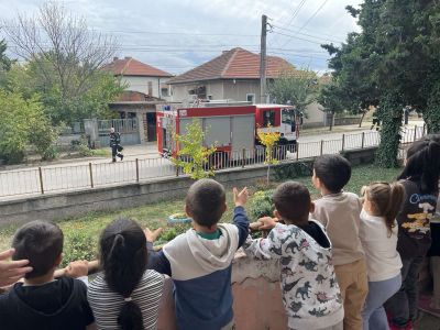 Пожарникари проведоха вълнуващо обучение за безопасност в ДГ "Слънце" - филиал гр. Левски 2