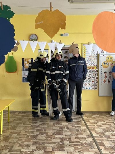 Пожарникари проведоха вълнуващо обучение за безопасност в ДГ "Слънце" - филиал гр. Левски 8